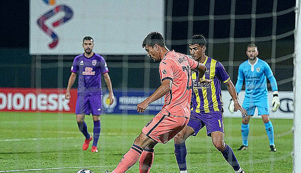 কার্লের ‘স্বপ্ন’, ২০৩১ সালের কাগজ আর উইন্ডোর তিনটি নীরব সংকেত