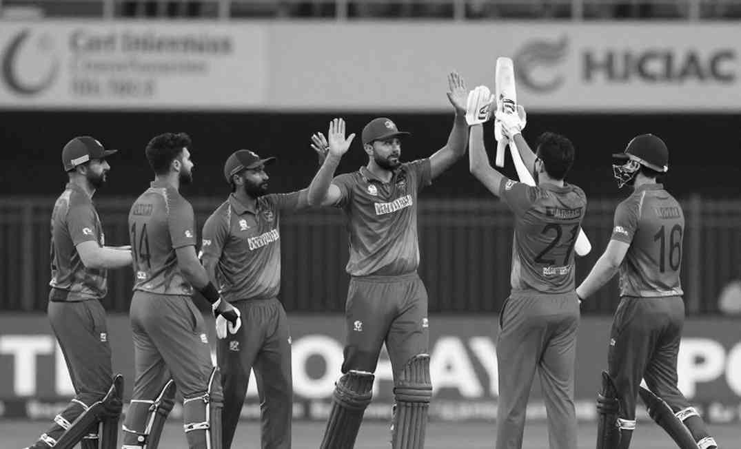 অনুপস্থিতির প্রমাণ: ক্রিকেটকে একটি জীবন্ত ব্যবস্থা হিসেবে পড়ার আট স্তম্ভ
