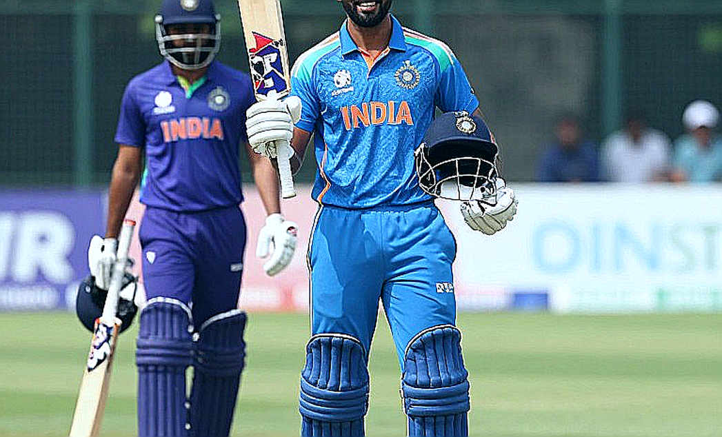 নম্বর ছয়ে দীপ্তির ৮৩ বলে শতক: ভারতের ৩২৮/৬ ও ব্যাটিং অর্ডারের পুনর্গঠন